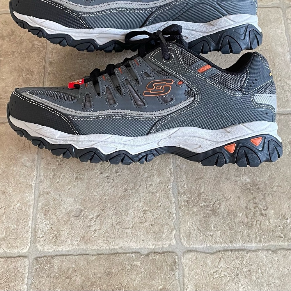 Skechers Men's Gray Athletic Shoes, New with Tags, size 10.5 W - Picture 3 of 7